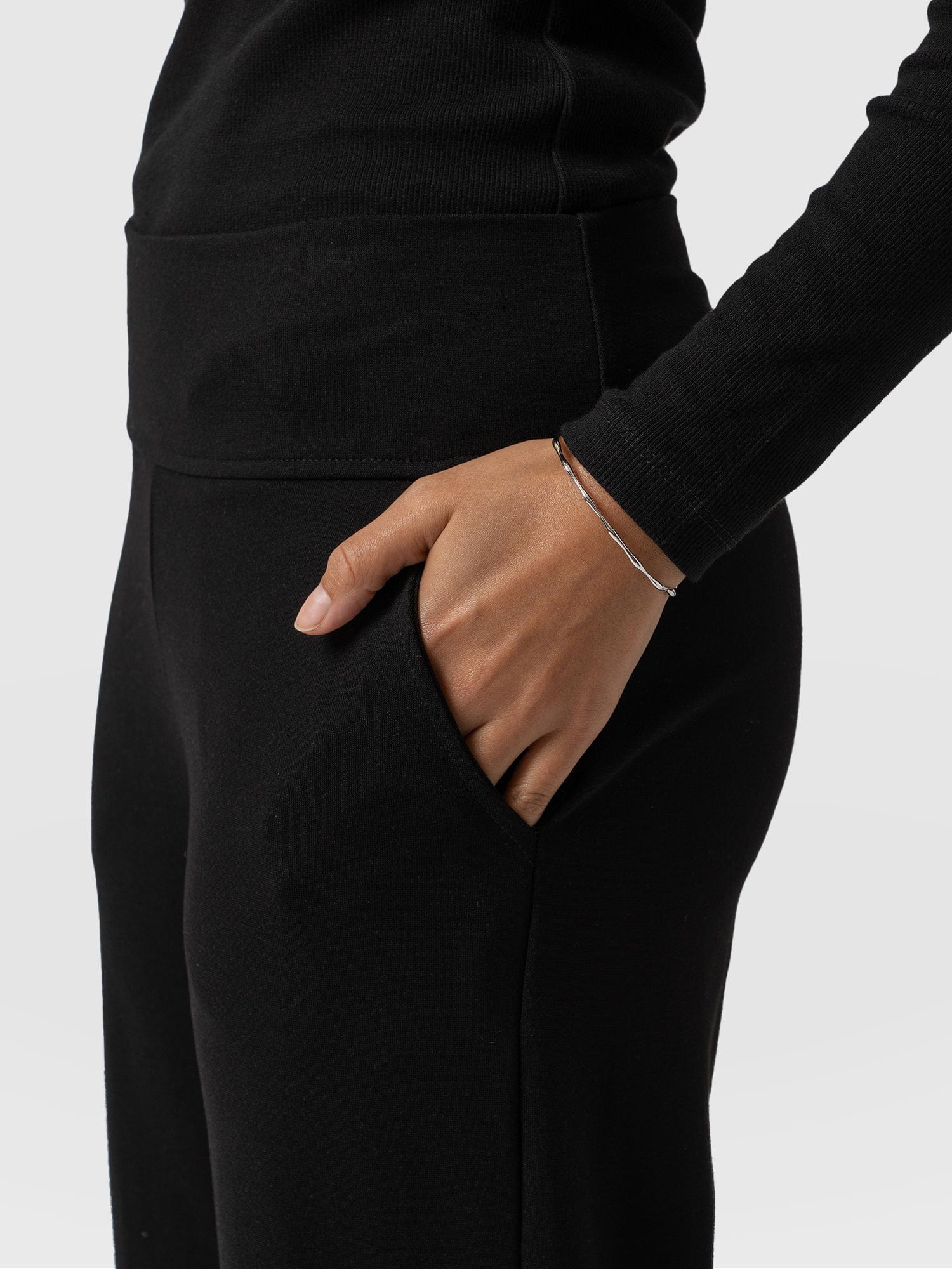 Runway Split Pant - Black-Green